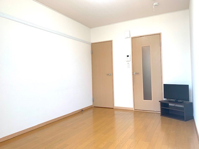 レオパレスフローリッシュ リビング