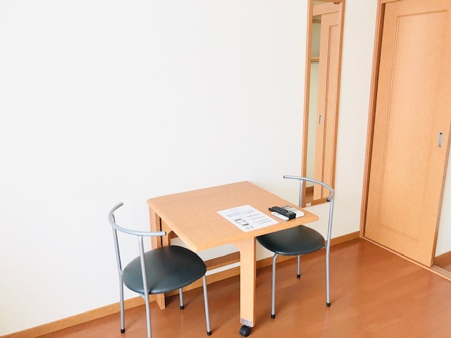 レオパレスエスペランサＡ 椅子、机
