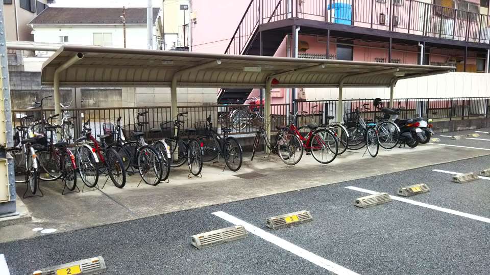 レオパレスローズ 駐輪場