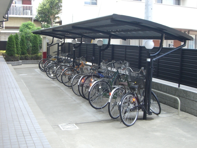 レオパレストレ 駐輪場　原付＆自転車のみ駐輪可能