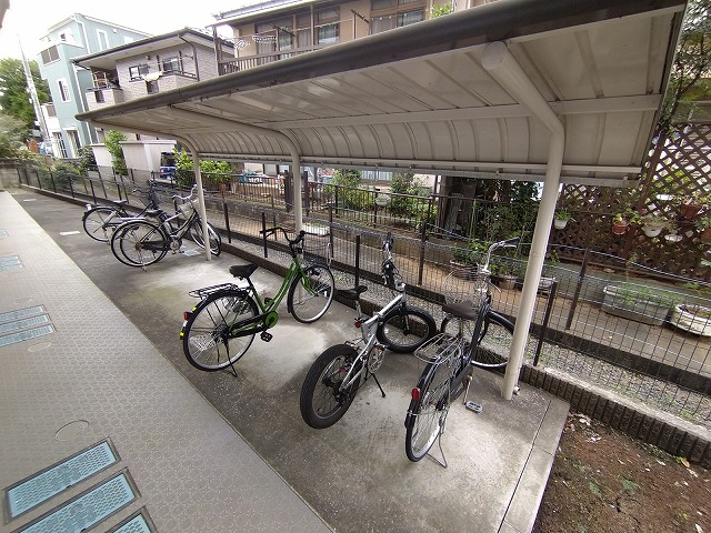 レオパレスコート 駐輪場　原付＆自転車のみ駐輪可能
