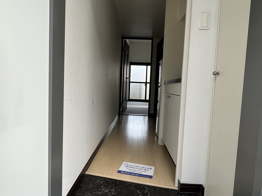 レオパレスホワイトヒルズⅡ 玄関