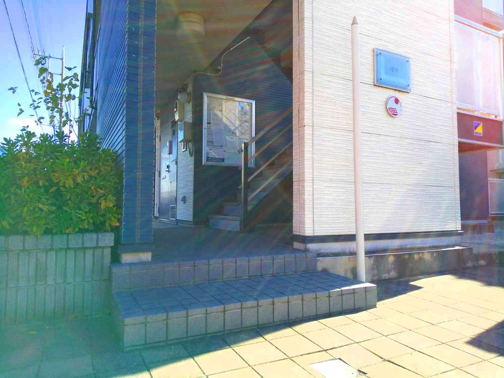 レオパレスモワ エントランス