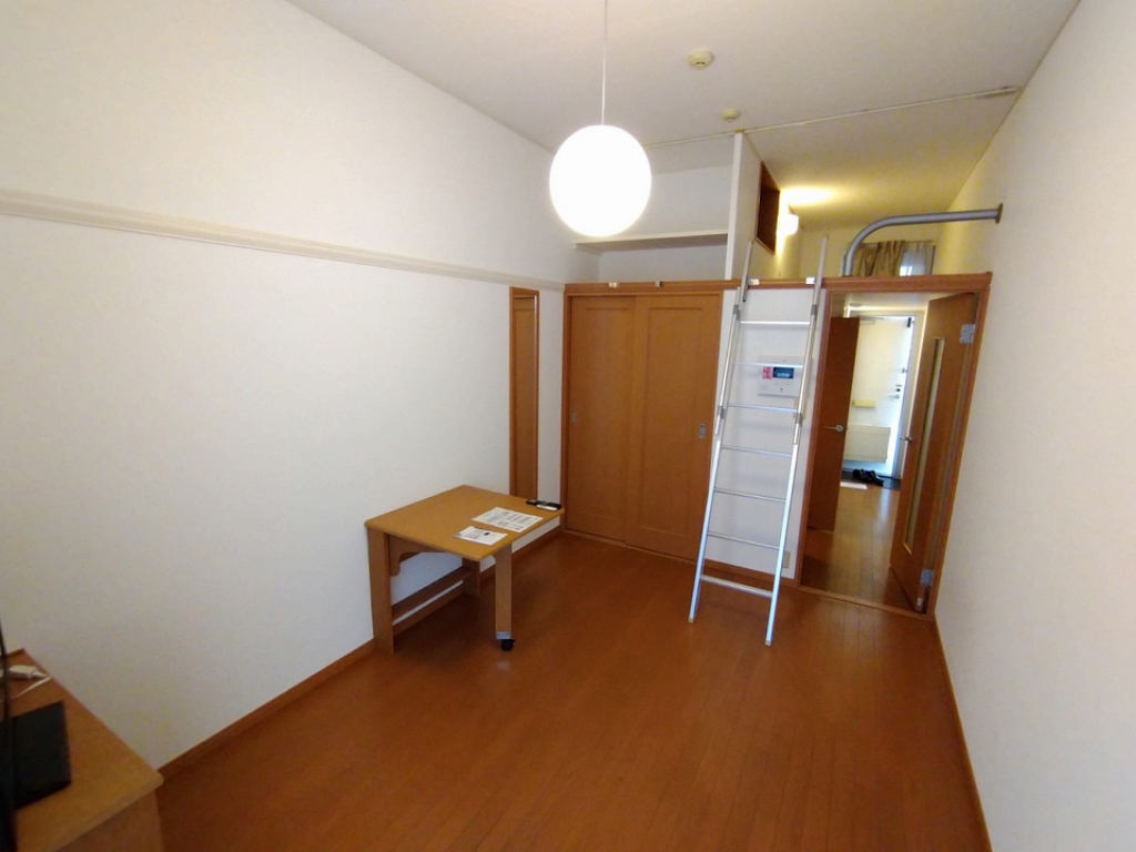 レオパレスコート 2階は絨毯仕様です。