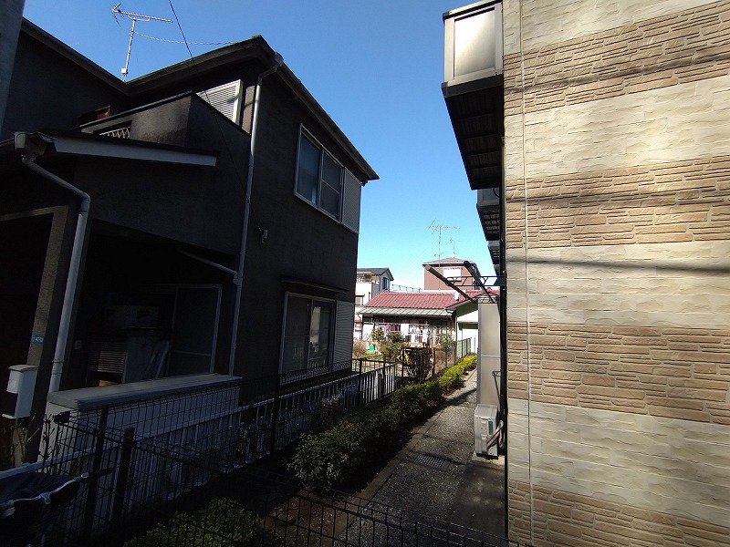 レオパレスコンフォート 5～9号室側