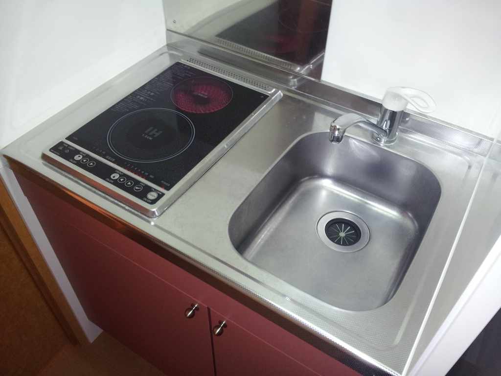 レオパレスオリーブⅢ ＩＨ＋ラジエント組み合わせの電気コンロです。
