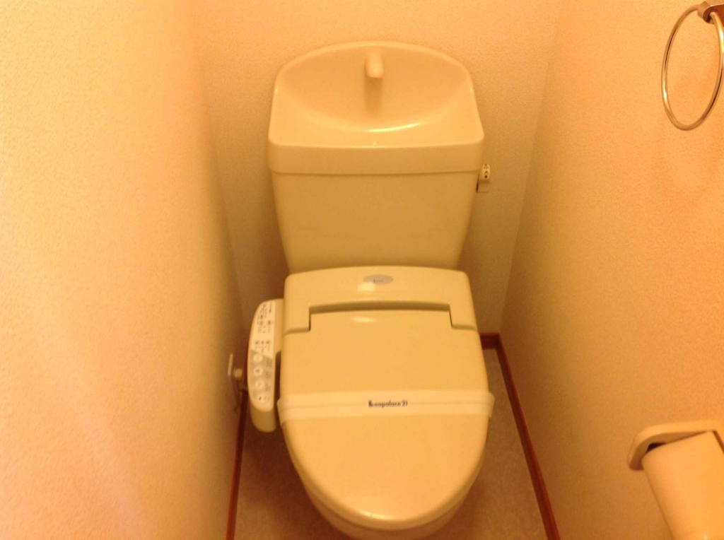 レオパレスカーツ 温水洗浄便座付き