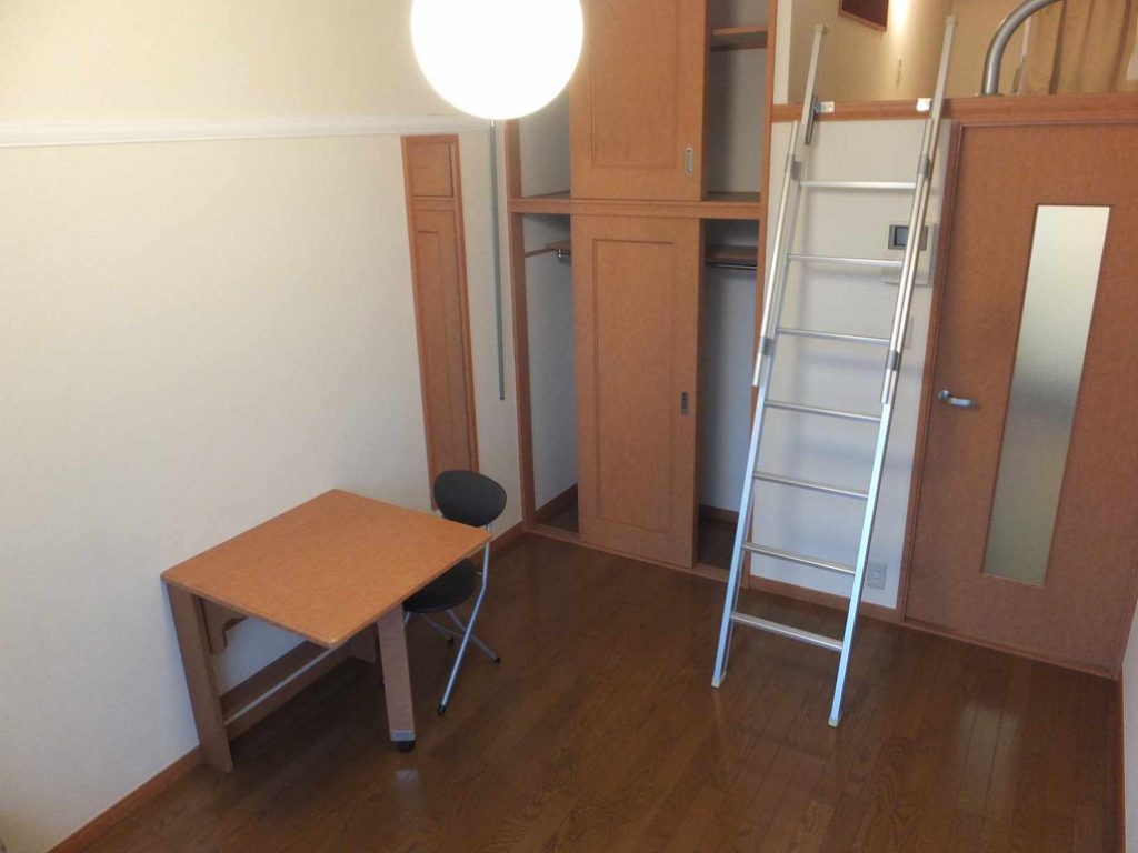 レオパレスあすなろ 2F以上は絨毯です