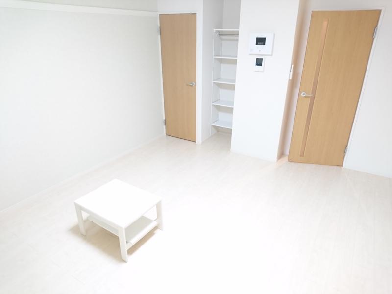 ＣＡＲＡＲＵ青木 壁紙の色は部屋により異なります。