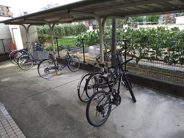 レオパレスＣＡＮＤＹ 駐輪場　原付＆自転車のみ駐輪可能