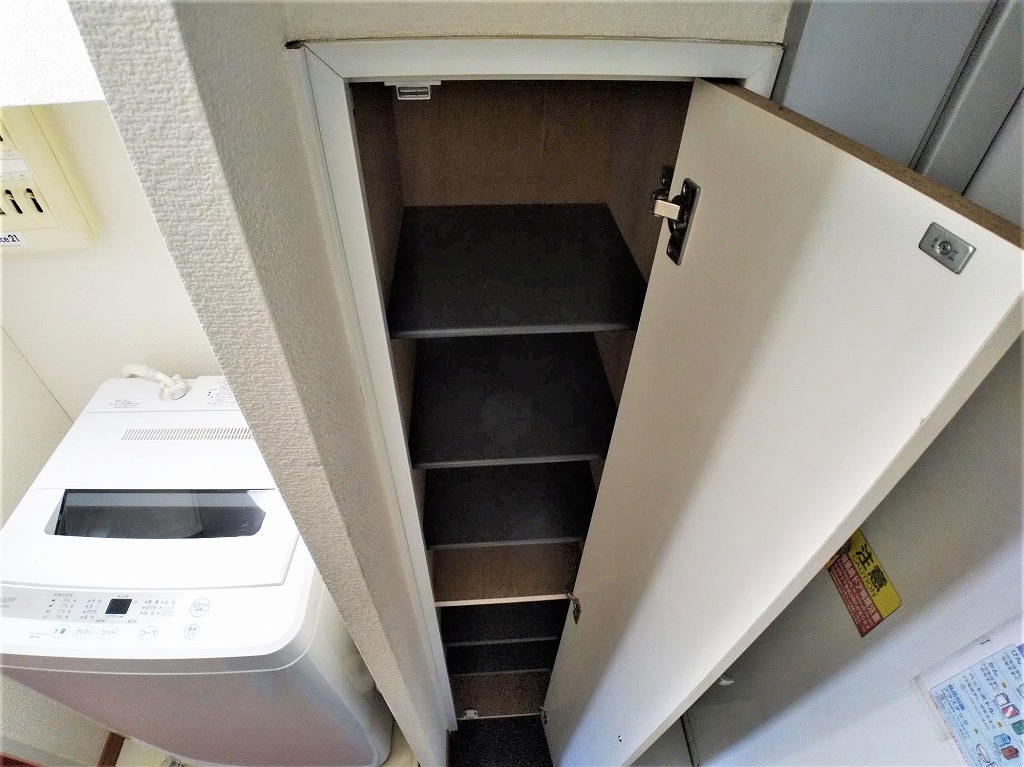 レオパレスクレセント本郷Ⅲ シューズボックス