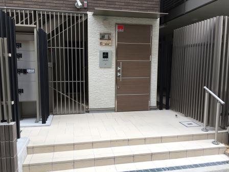 クレイノクーラ　ルガル オートロックゲート付き。