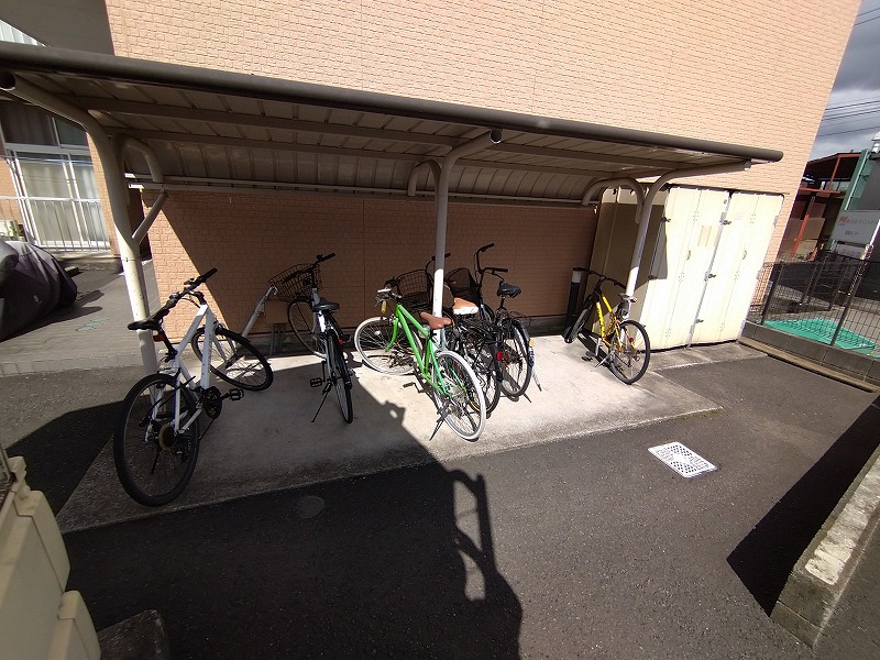 レオパレスデルタ 駐輪場　自転車＆原付のみ駐輪可
