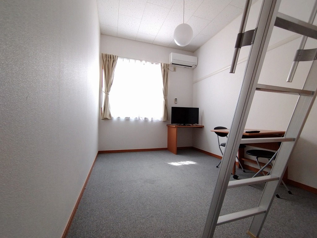 レオパレススプルース元木Ⅰ 1階はフローリング仕様です。