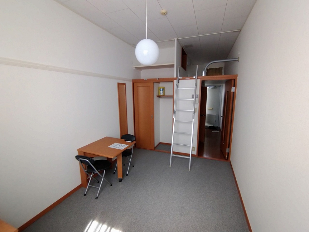 レオパレススプルース元木Ⅰ 1階はフローリング仕様です。