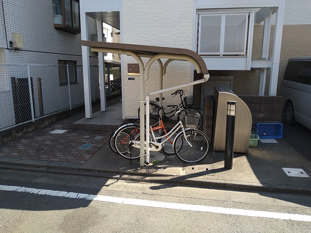 レオパレスパイン 駐輪場　原付＆自転車のみ駐輪可能