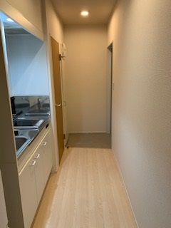 ヴィアロ東伏見レジデンス キッチン前通路