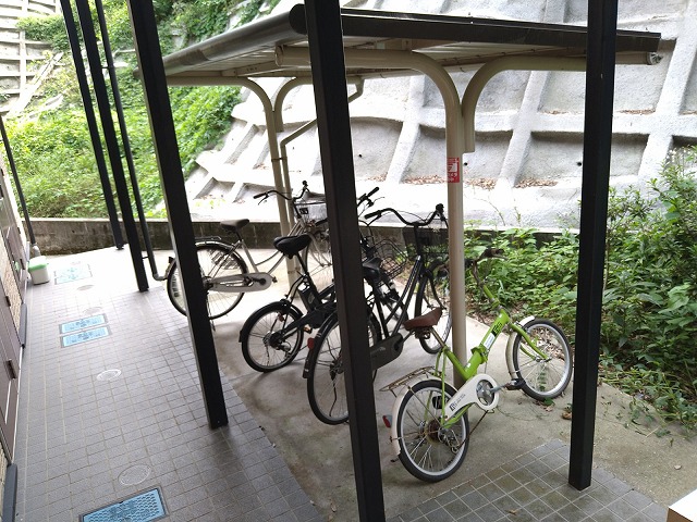レオパレス橘 駐輪場　原付＆自転車のみ駐輪可能