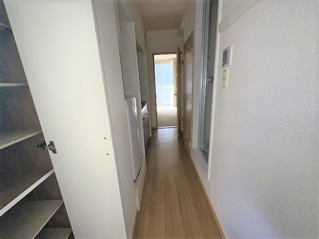 レオパレスカーネリアン片倉 廊下です。