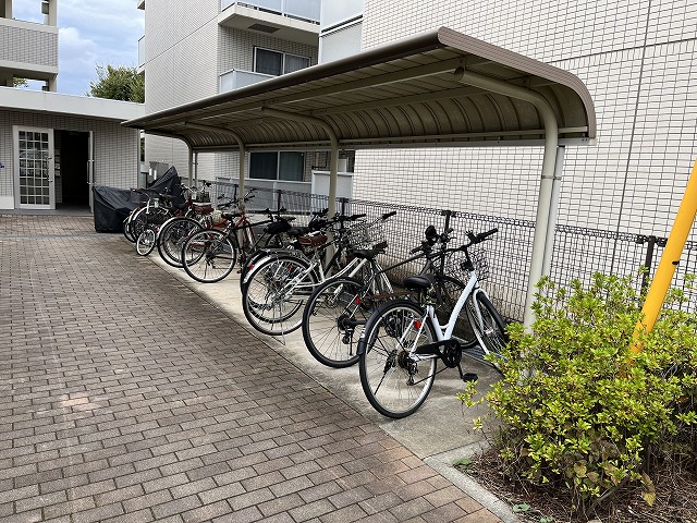 レオパレスパルコートＡ 駐輪場　原付＆自転車のみ駐輪可能