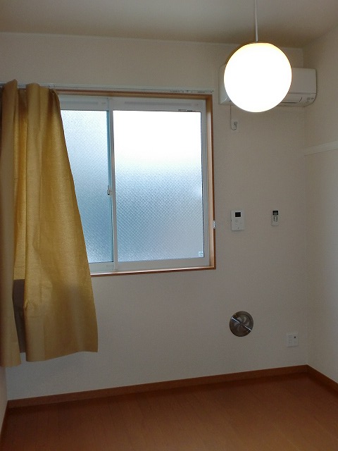 レオパレスウィンリーフ 2Fは絨毯です。